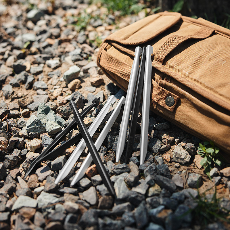 Naturehike lehké stanové kolíky 8ks 20cm - stříbrné